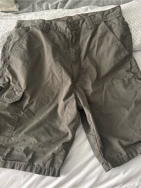 Wrangler Olive Cargo Shorts - Utility Pocket Style